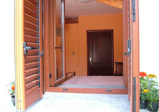 gallery-item